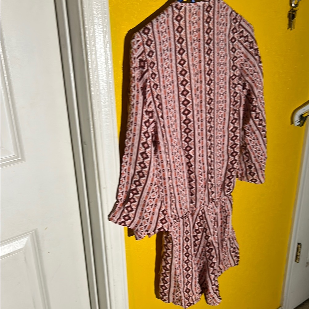 Chic Patterned Wrap Romper - Picture 4 of 6